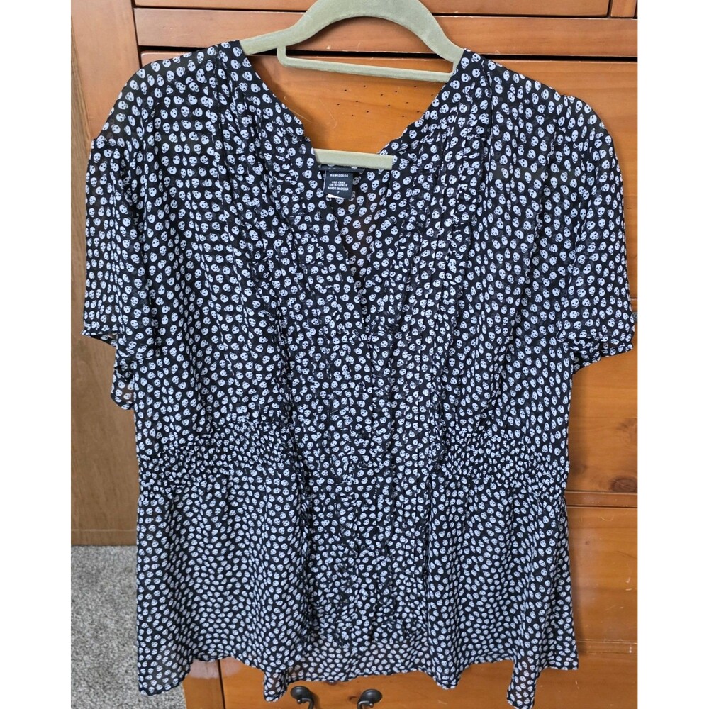 Torrid Skull Print Blouse Black Size 2 Sheer Button Up Whimsigoth 2X Cinched